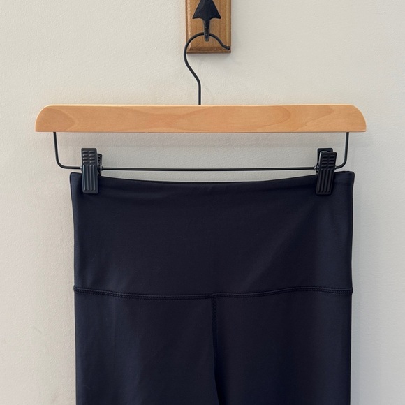 🖤 Zyia Black Leggings with Calf Perforations
Size 4 (see measurements for fit) - Picture 2 of 8